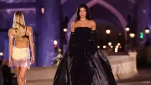 Kylie-Jenner-walks-runway_