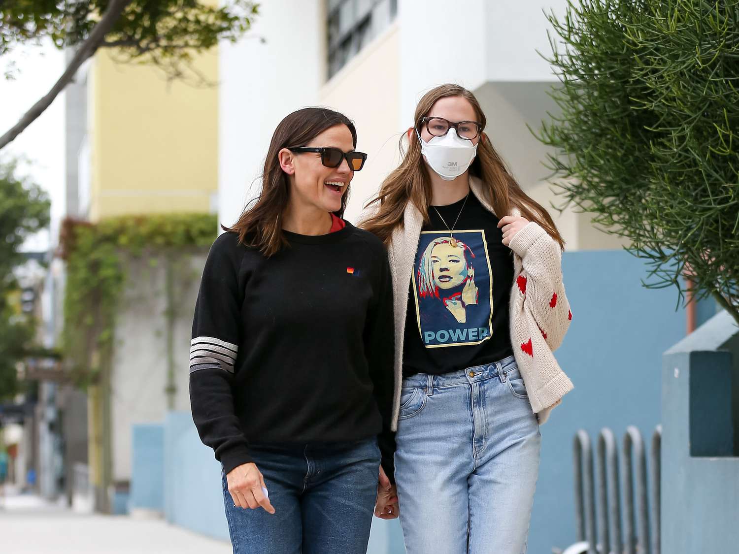 “At Yale, Jennifer Lopez’s sister was seen spending time with Violet Ben Affleck’s daughter.”